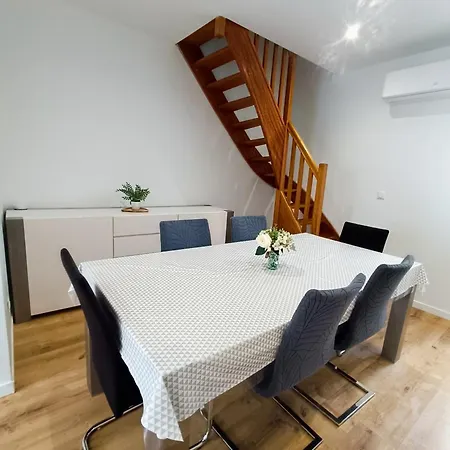 A 1min A Pied De La Petit Philippe *